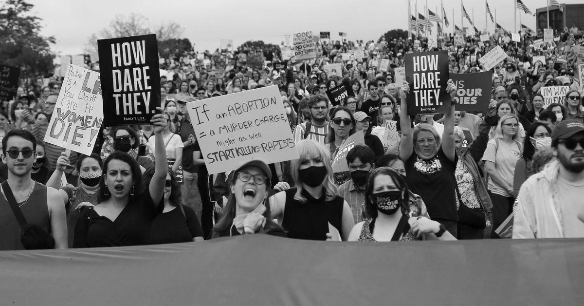 Hundreds in U.S. march beneath ‘Ban Off Our Bodies’ banner for abortion rights